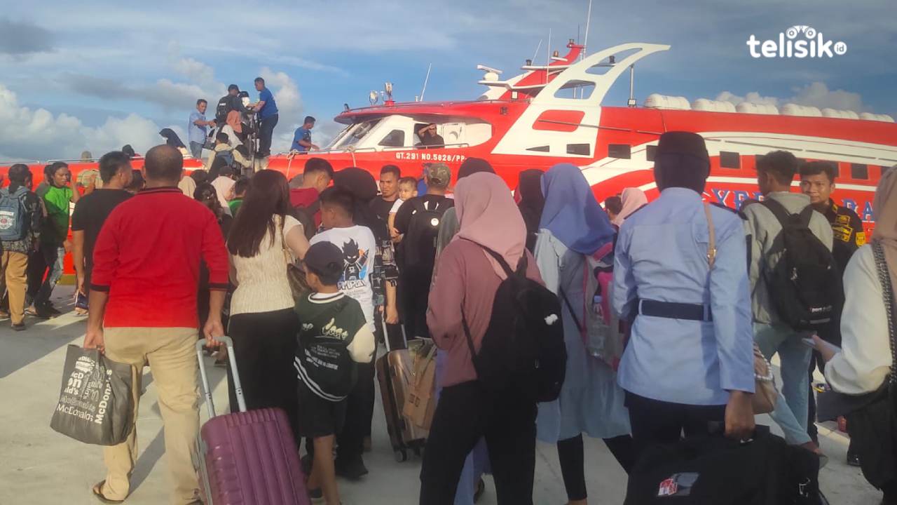 Arus Balik Raha ke Kendari Membludak, Ribuan Penumpang Berdesakan Meski Berangkat 2 Kapal