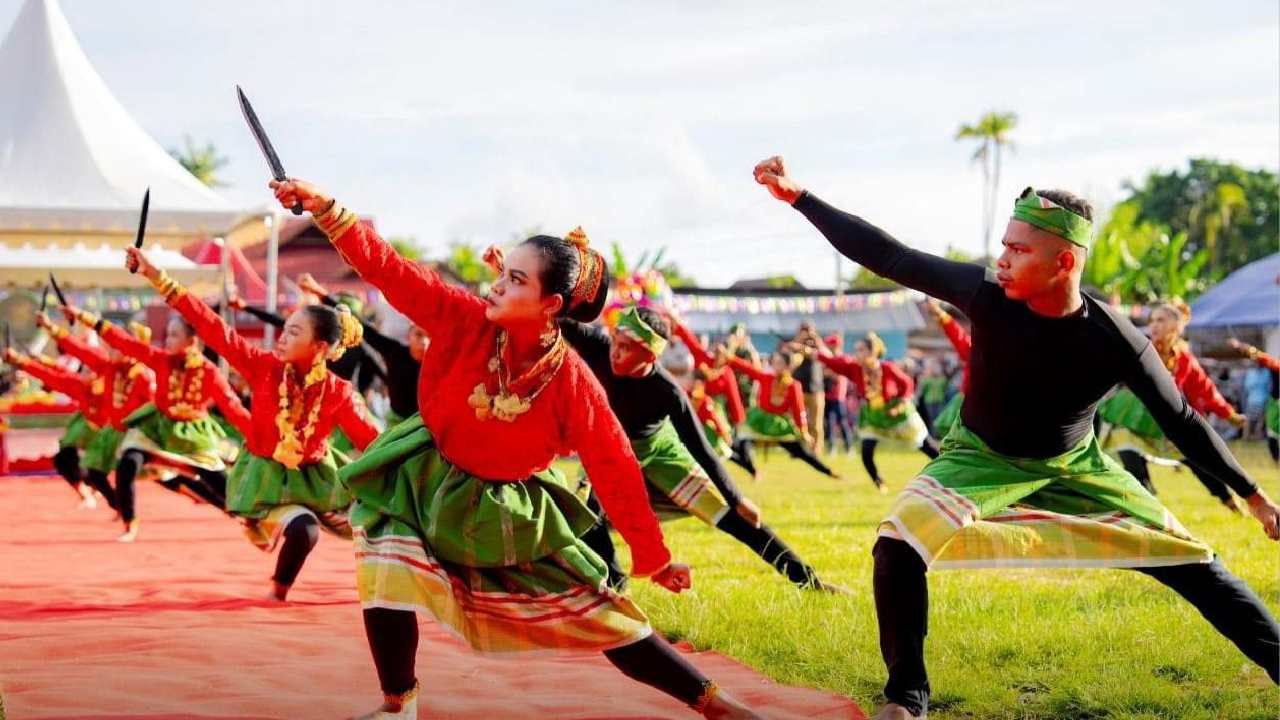 Festival Kande-Kandea Tolandona Buton Tengah Pukau Mata Ribuan Pengunjung