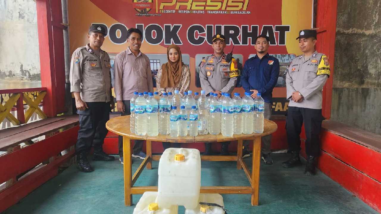 Jelang Lebaran, Polisi Amankan Puluhan Liter Miras di Baubau