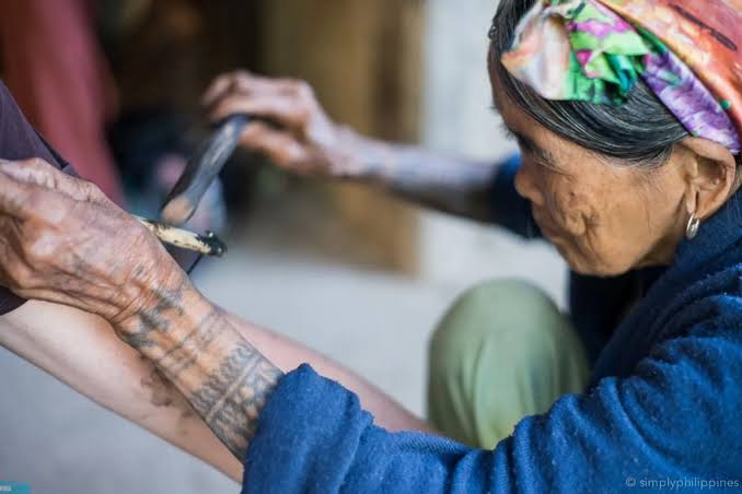Mengenal Tradisi Tato Badan Suku Kalinga di Filipina