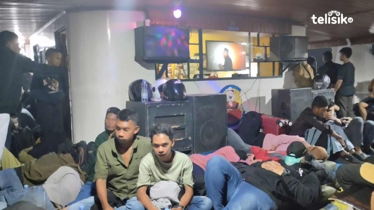 Penumpang KM Agil Pratama 04 Rute Raha-Kendari Mengeluh 3 Jam Kapal Belum Jalan dari Jadwal