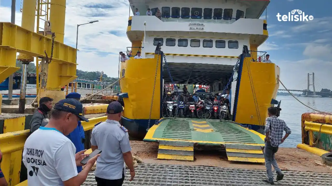 Penumpang Pelabuhan Kendari-Wawonii Tumpah Ruah di Hari Libur Terakhir