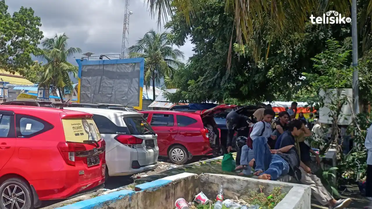 Puncak Arus Balik Pelabuhan Feri Tampo-Torobulu, Penumpang Tak Terbendung