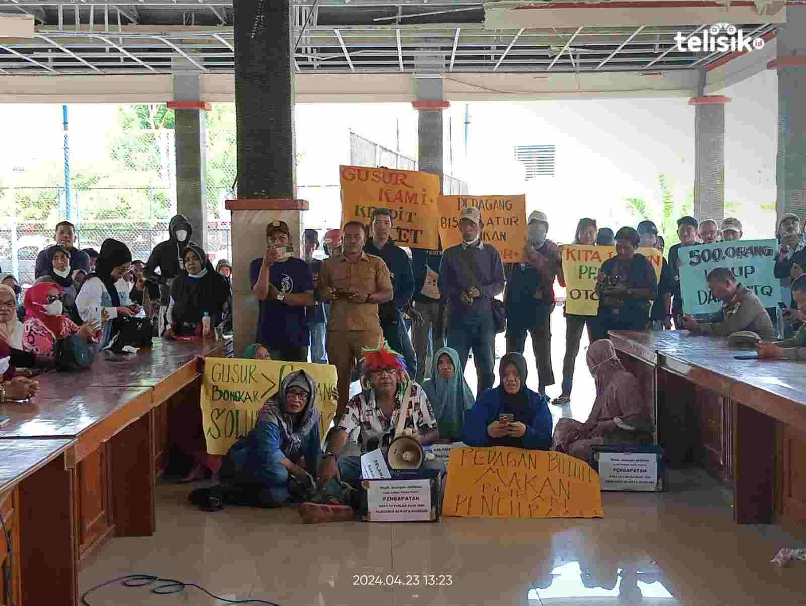 Ratusan Pedagang Cari Solusi Terbaik Rencana Pembongkaran Lapak Kawasan Eks MTQ Kendari
