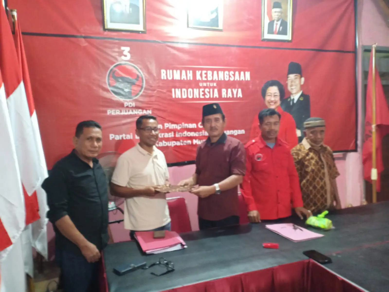 Selain Demokrat, Bakal Calon Bupati Muna LM Rajiun Tumada Daftar di PDIP