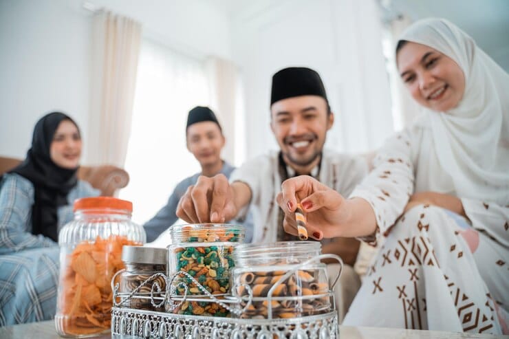 Simak 10 Adab Bertamu Saat Hari Lebaran