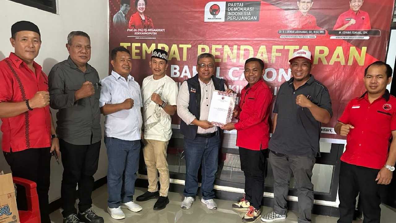Siska Karina Imran Ambil Formulir Bakal Calon Wali Kota Kendari di PDIP
