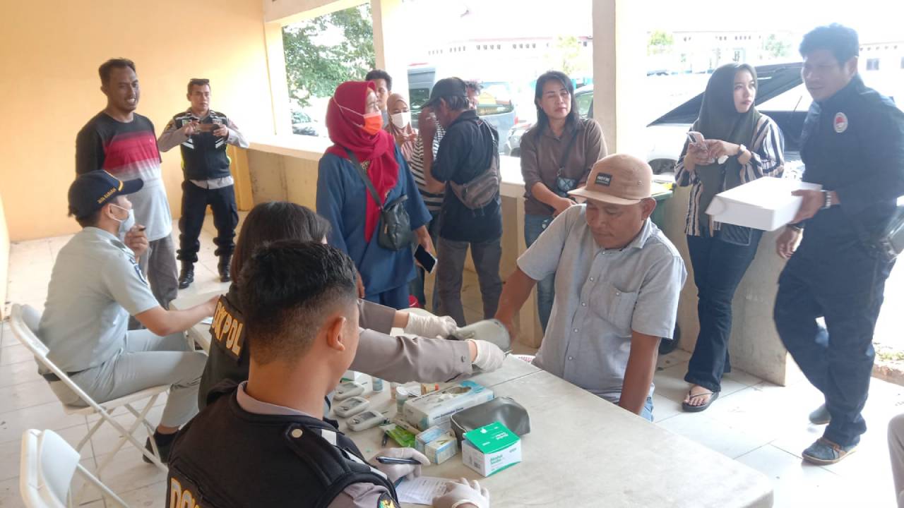 Supir Angkutan dan Pengunjung Terminal Baruga Dites Urin