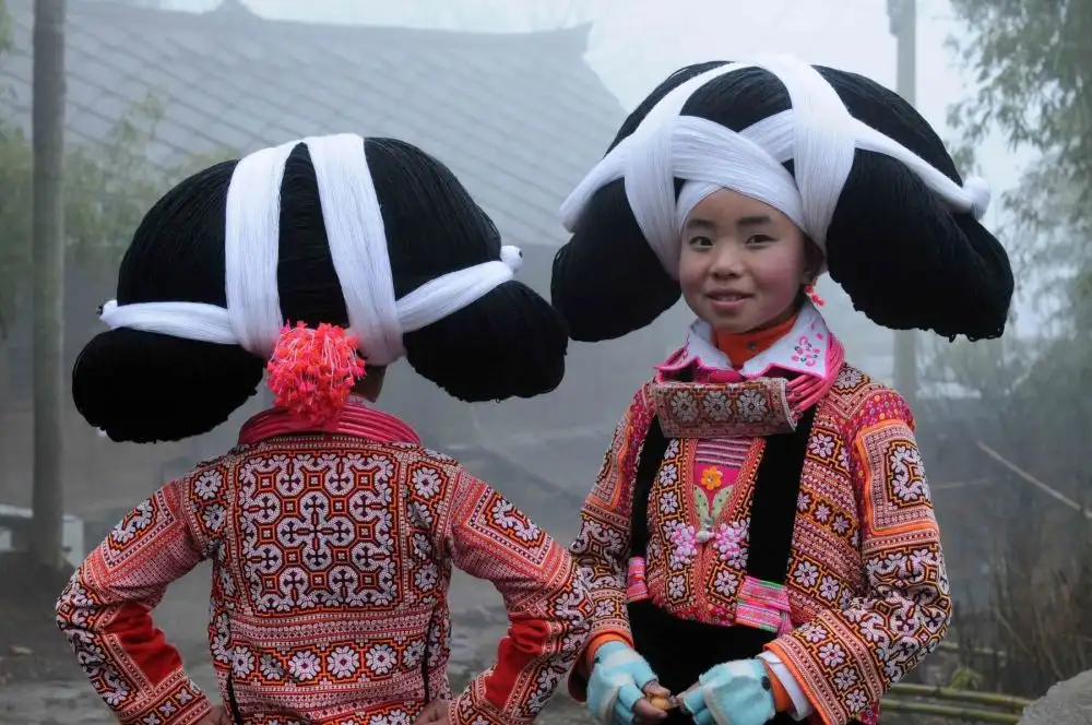 Tradisi Unik Rambut Tanduk Suku Miao di Tiongkok China