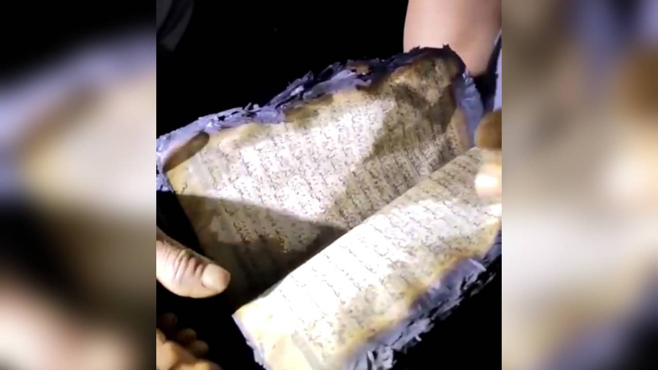 Viral: Al-Qur'an Ditemukan Masih Utuh di Dalam Rumah yang Ludes Terbakar di Kolaka Timur