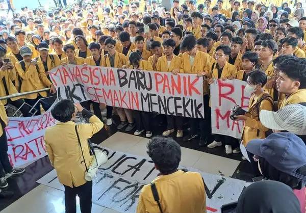 UKT Perguruan Tinggi Negeri Makin Mencekik, Kemendikbudristek: Kuliah Tidak Wajib Itu Tersier