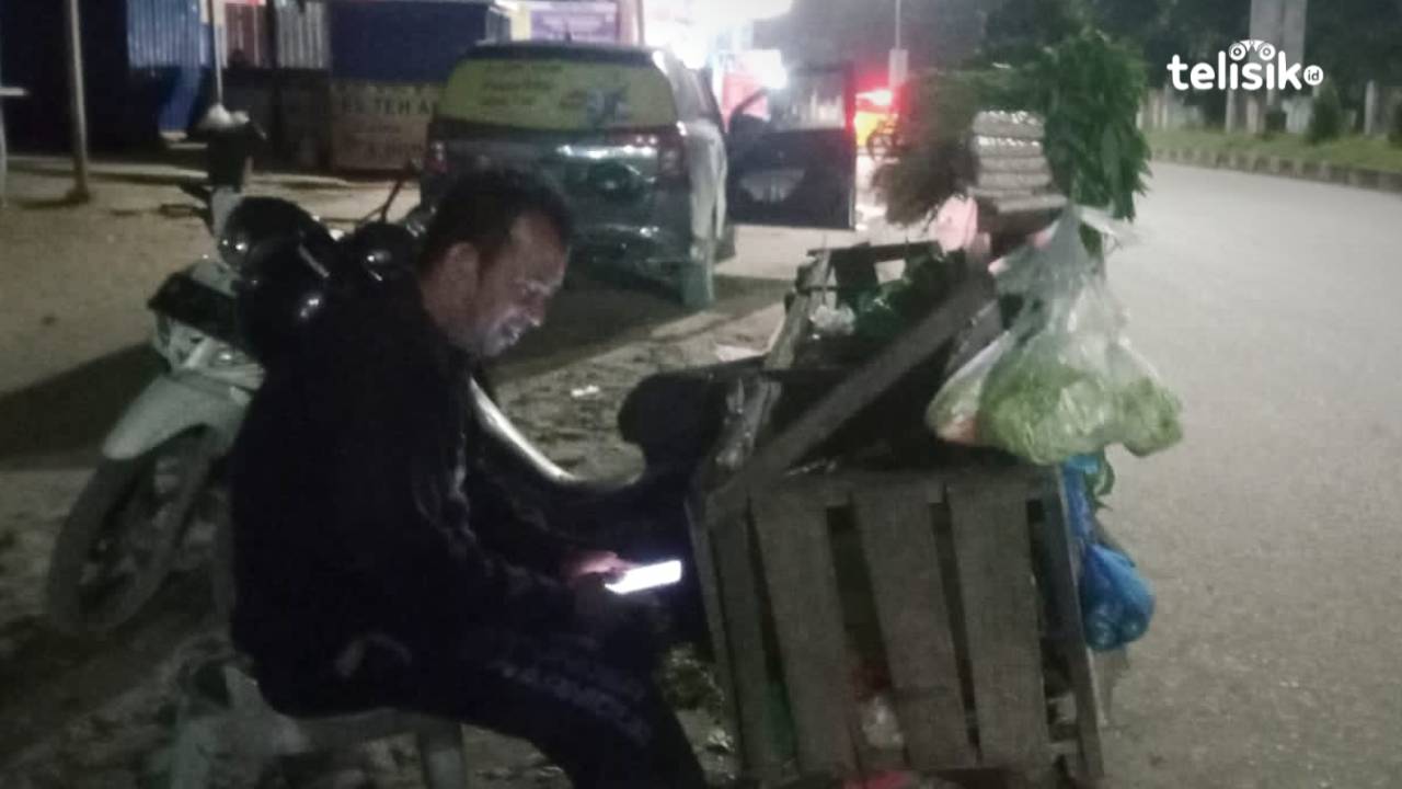 Demi Biaya Sekolah Anak Pedagang Sayur di Kendari Ini Rela Jualan hingga Tengah Malam