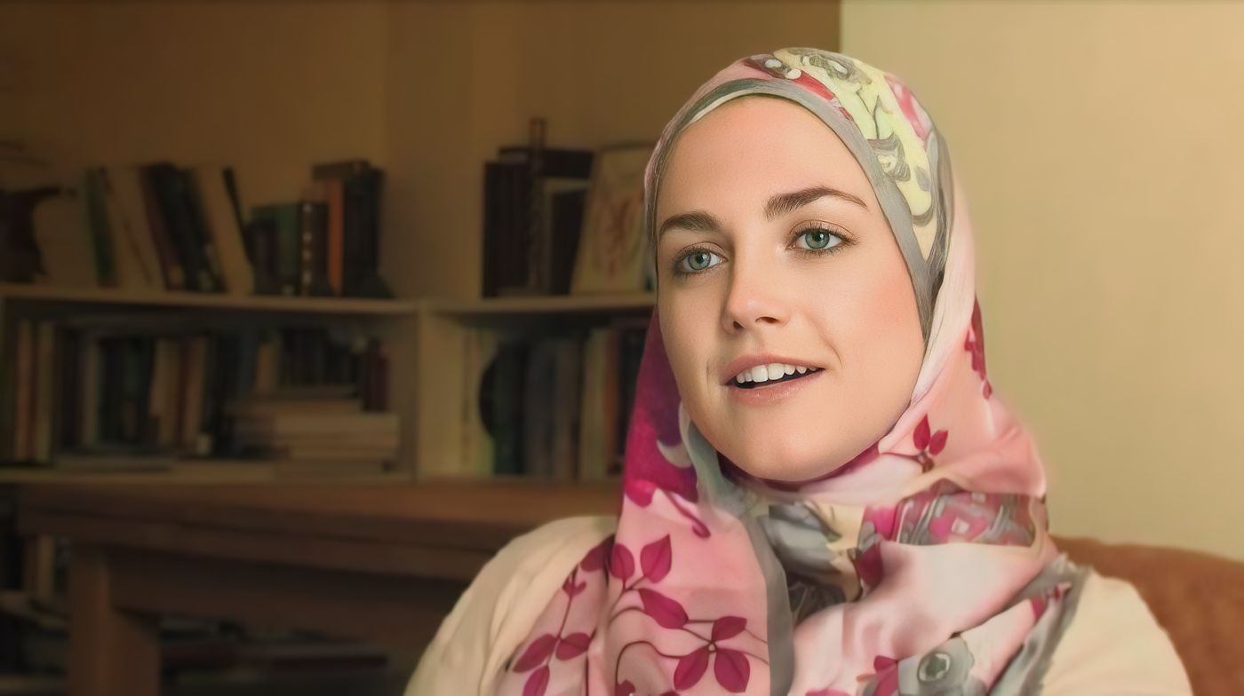 Kisah Artis Hollywood Emilie Francois Putuskan Mualaf, Mundur dari Dunia Hiburan hingga Berhijab