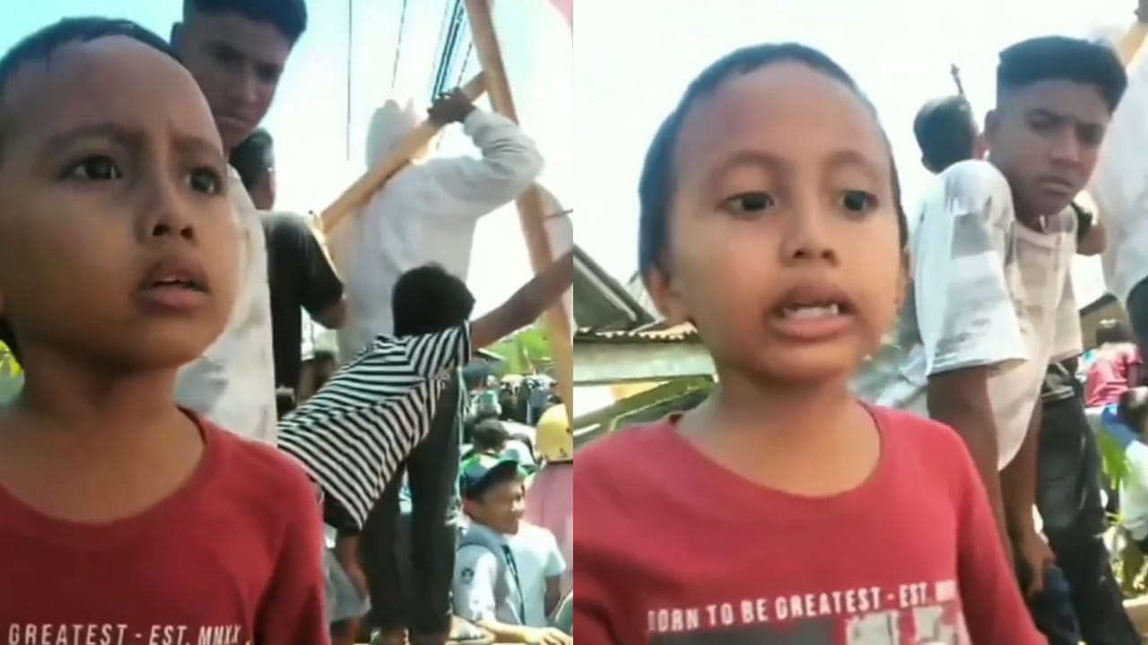 Kocak, Bocah di Muna Ngeluh Baju Pembagian Presiden Jokowi Direbut Emak-Emak