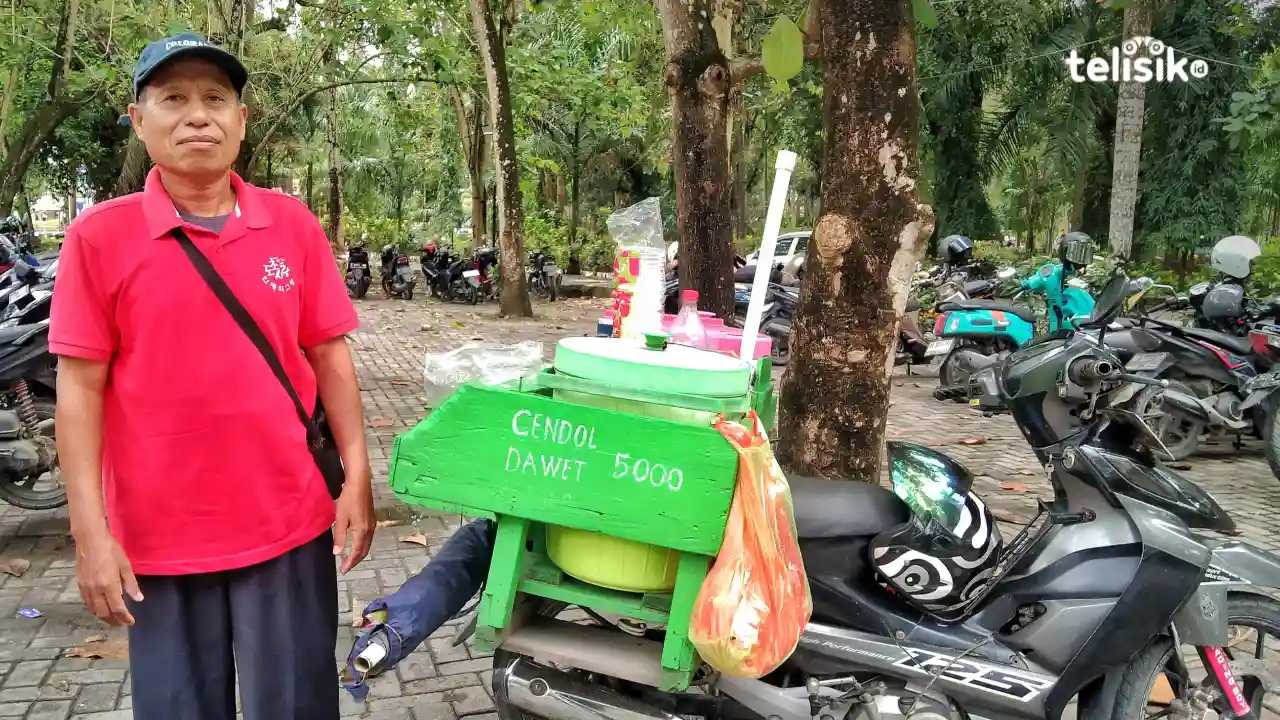 Lansia Asal Wakatobi Ini Sudah 25 Tahun Jualan Es Dawet Keliling