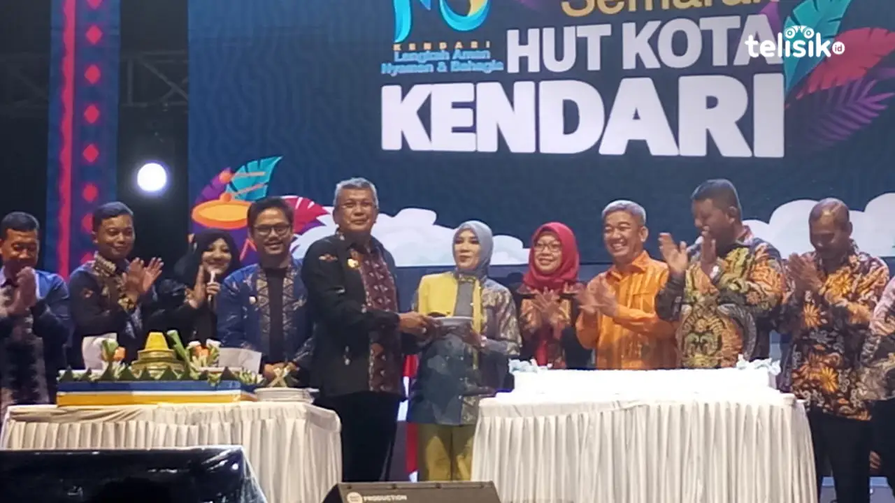 Lurah Mokoau Dan Camat Wua-Wua Dapat Hadiah Umrah di HUT Kota Kendari