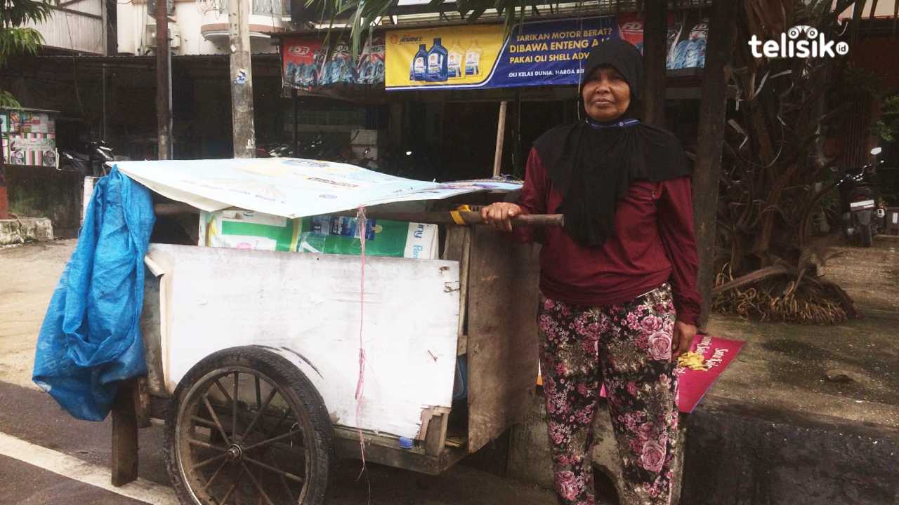 Mengintip Kehidupan Manusia Gerobak di Pinggir Jalan Kendari