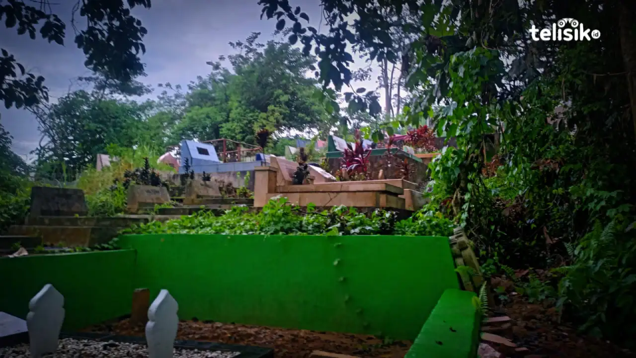 Oles Tanah Kubur ke Mata dan Cukur Alis hingga Tidur Telanjang agar Bisa Lihat Hantu