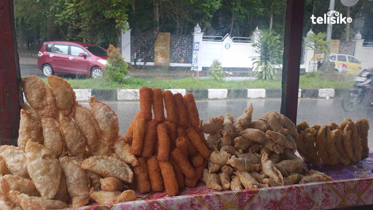 Pedagang Gorengan di Kendari Untung Kecil Usai Harga Minyak Naik