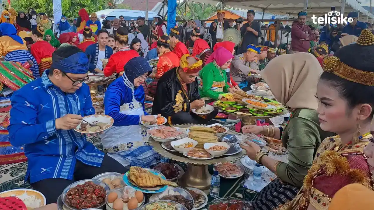 Pelaku UMKM Keciprat Rezeki dari Festival Kande-Kandea Tolandona Buton Tengah