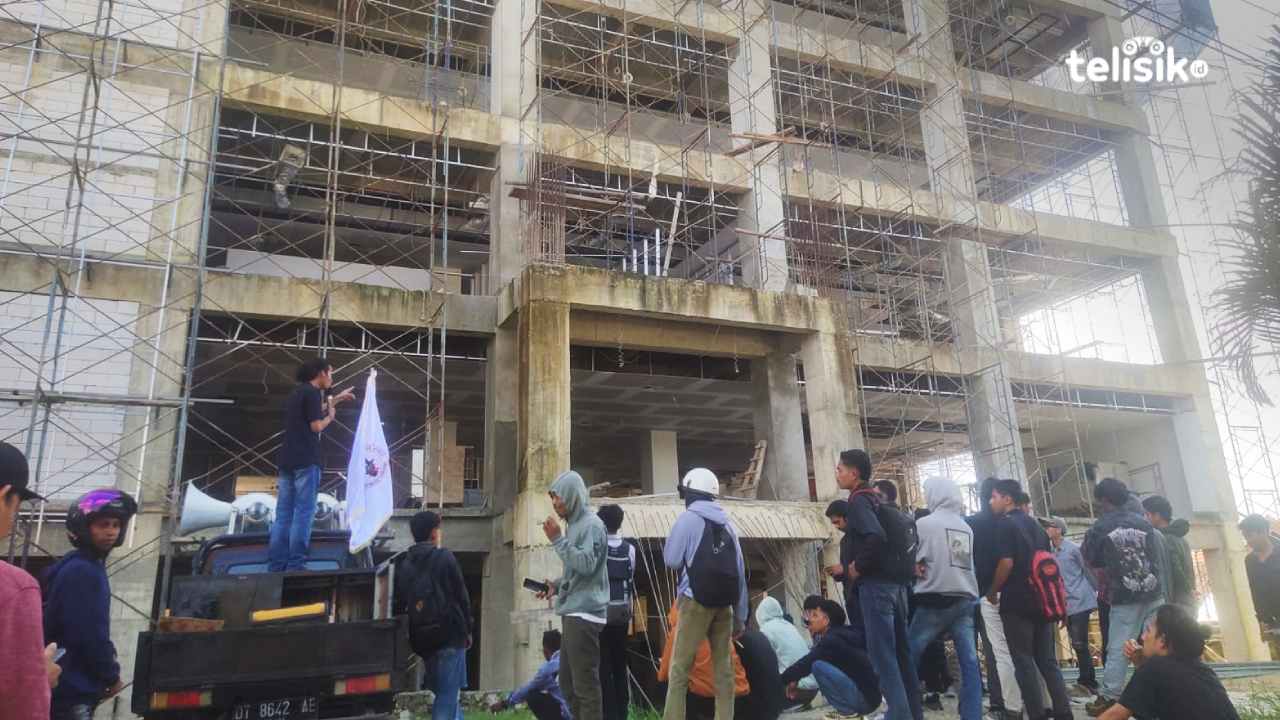 Pembangunan Rektorat UMK Kendari Harus Dihentikan karena Tak Terapkan K3 Berimbas pada Rumah Warga