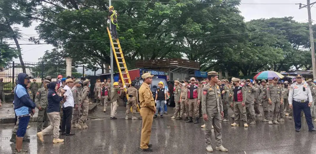 Penertiban Lapak UMKM Area MTQ Kendari Dikawal Ketat Kepolisian