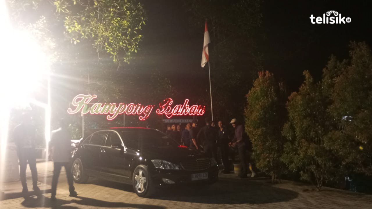 Presiden RI Jokowi Makan Malam di RM Kampong Bakau