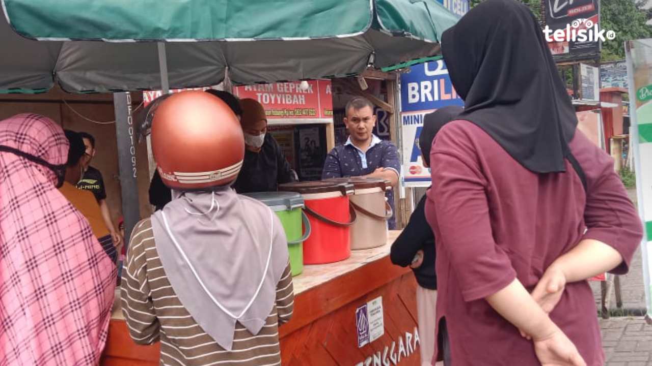 Ramai Pembeli, Penjual Bubur di Dekat UHO Kendari Ini Berbagi Tips Agar Laris