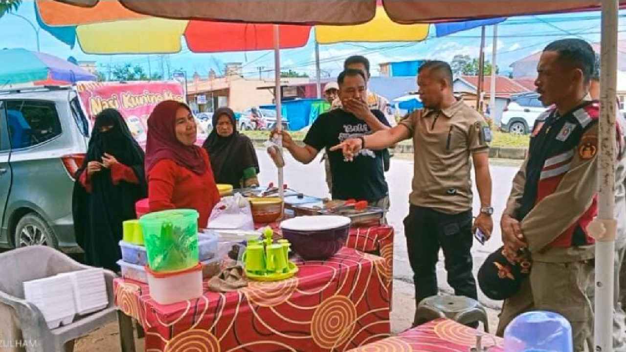 Satpol PP Kendari Tertibkan PKL di Tiga Jalan Utama