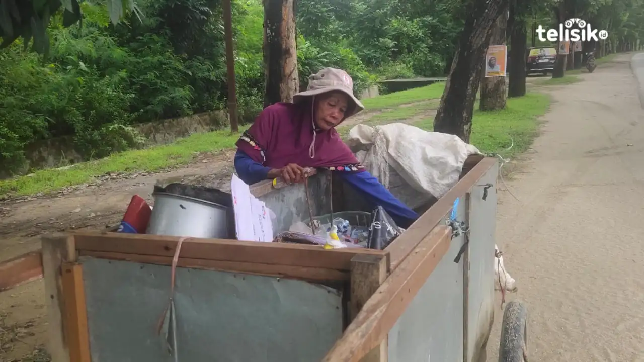 Sebatang Kara Ditinggal Suami dan Anak, Nenek Ini Bertahan Hidup karena Sampah