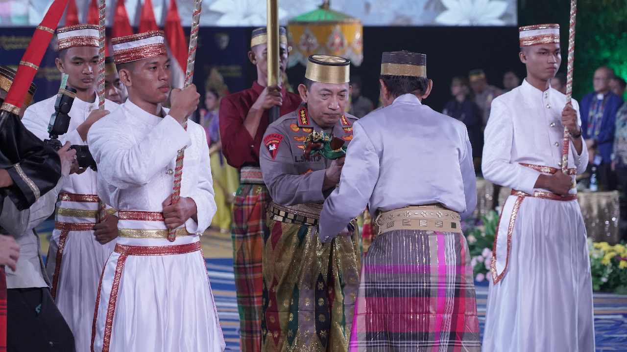 Kapolri Diberi Gelar Karaeng dan Pusak Supakala hingga I Mannaungi Daeng Parani, dari Dewan Adat dan Kerajaan Sulawesi Selatan