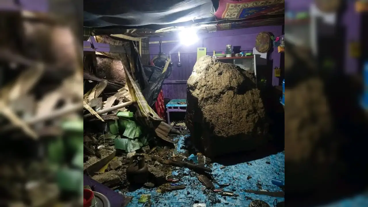 Batu Berukuran Raksasa Timpa Rumah Warga di Kolaka Utara