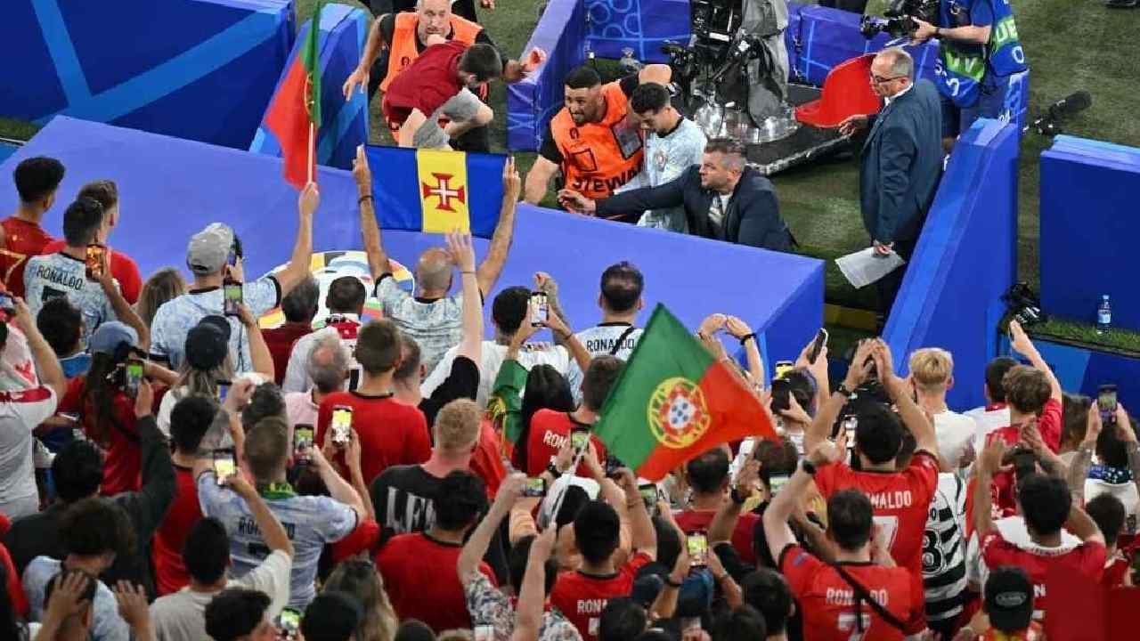 Cristiano Ronaldo Nyaris Dipukul Penggemar