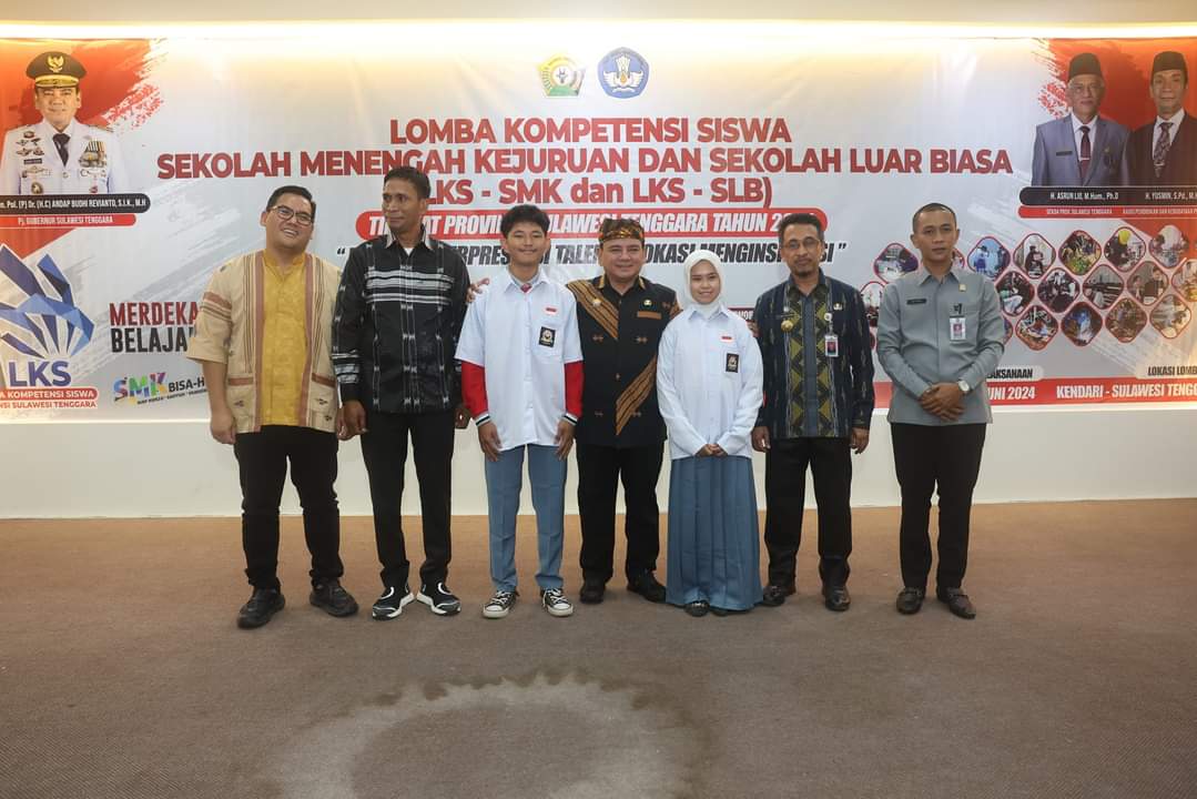 Dikbud Sulawesi Tenggara Launching Seragam Putih Abu-Abu Merek A to B Karya Siswa SMK