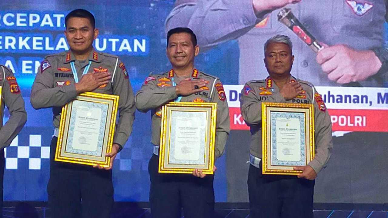 Dirlantas Polda Sultra Diganjar Penghargaan Upaya dan Pencapaian Realisasi PNBP Tahun 2023