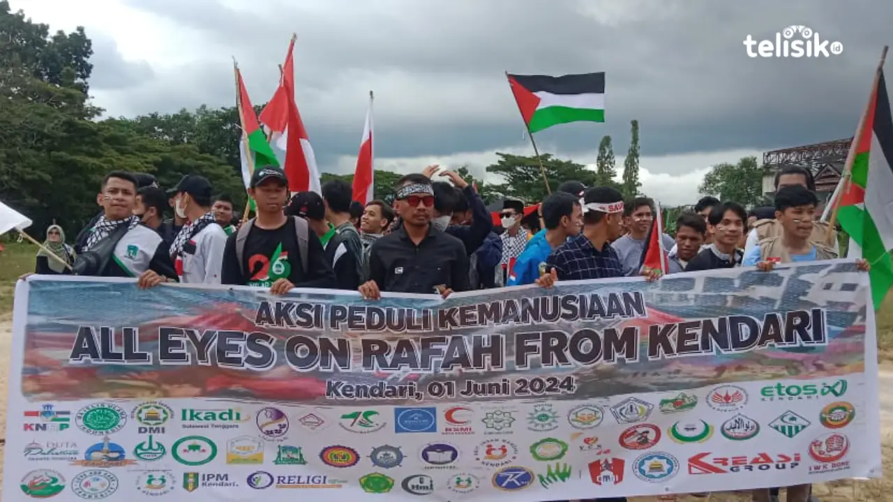 Diwarnai Hujan, Ratusan Masyarakat Kota Kendari Gelar Aksi Solidaritas untuk Palestina