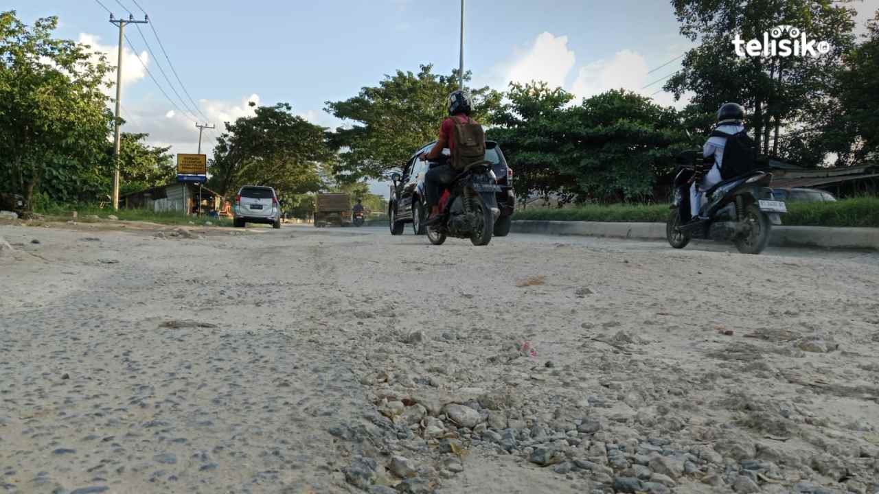 Jalan Brigjen Katamso Kendari Rusak, Ganggu Kenyamanan Pengguna Jalan dan Pedagang