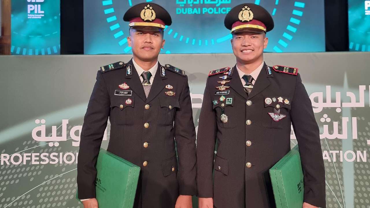 Dua Anggota Polri Dapat Pin Emas dari Kapolri, Karya Ilmiahnya Diterbitkan di UEA