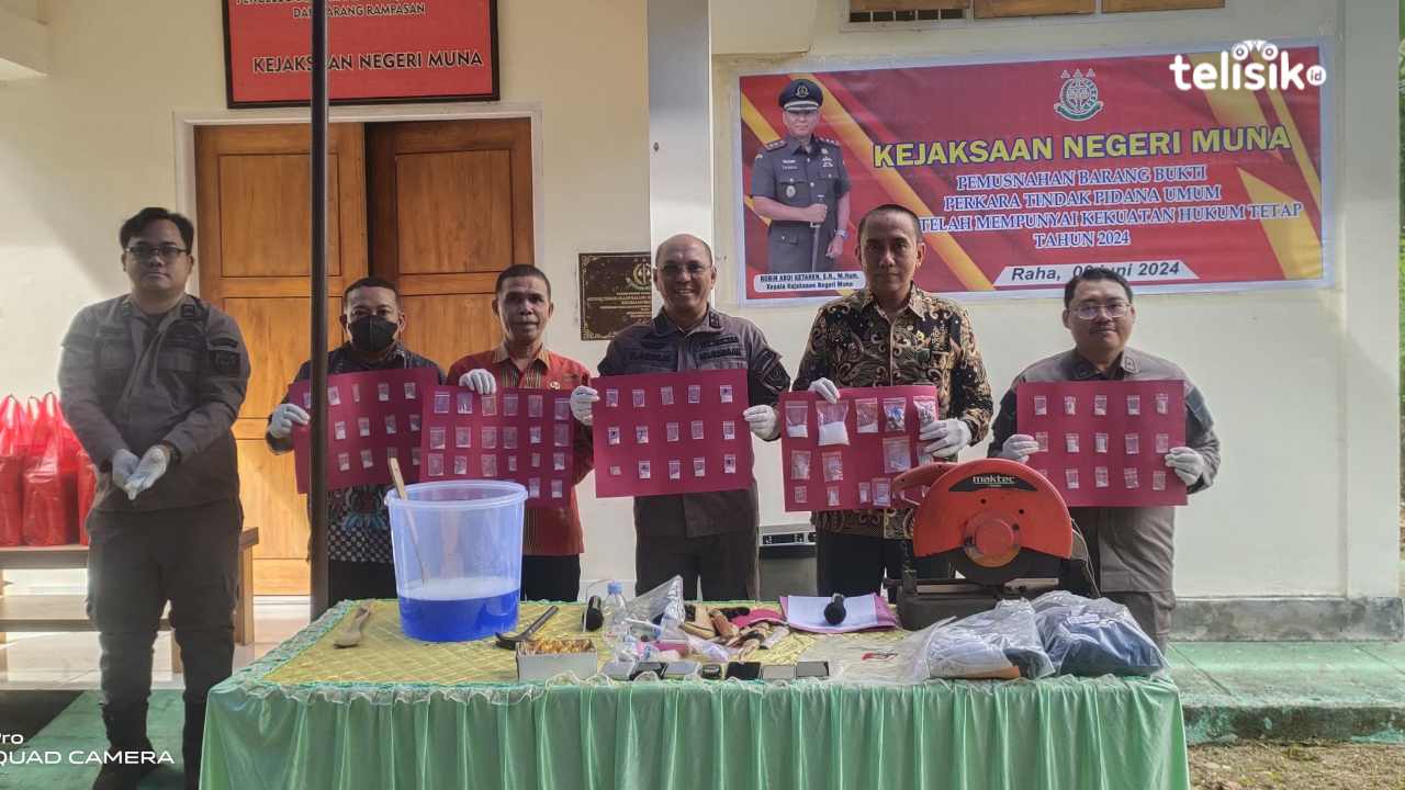 Kejari Muna Musnahkan Barang Bukti Pidum, Didominasi Narkoba