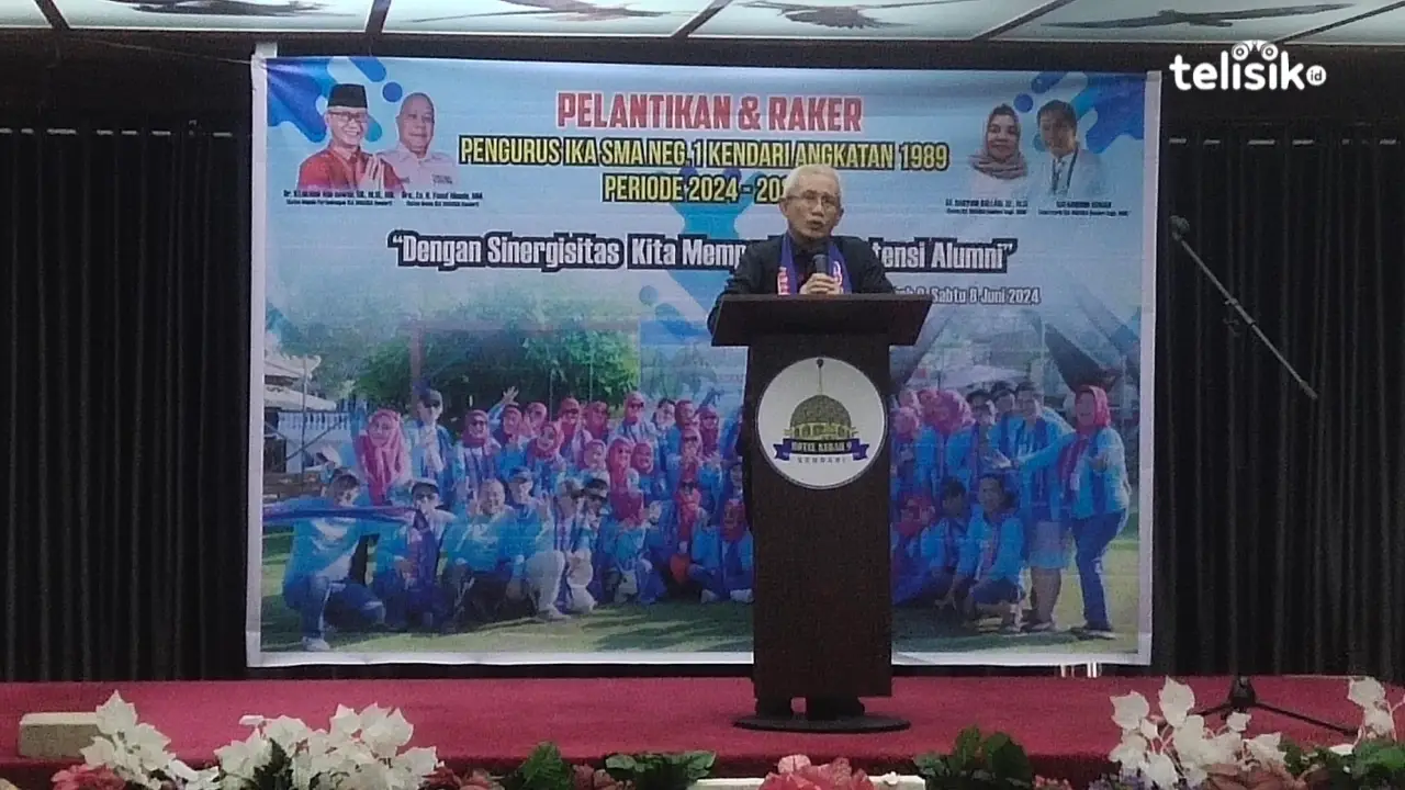 Lukman Abunawas Minta IKA Smansa Kendari Solid dan Jaga Komunikasi