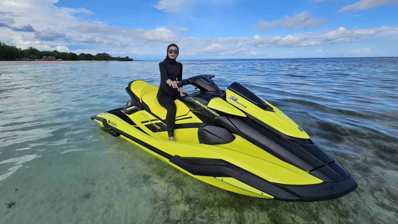 Mau Naik Jet Ski? Kini Pantai Mutiara Buton Tengah Punya Wahananya
