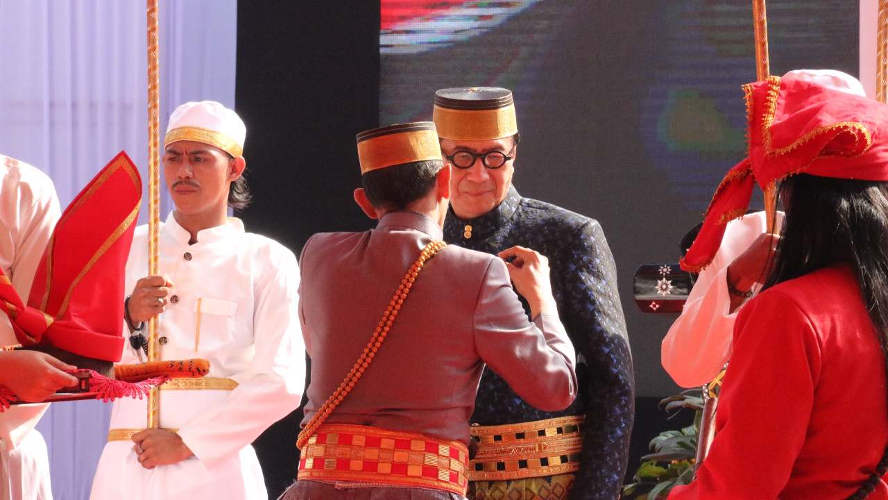 Menkumham RI Terima Gelar Adat Kerajaan Gowa