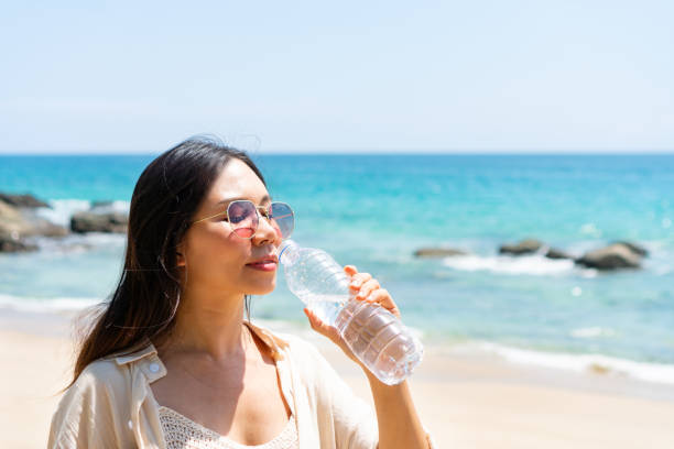 Minum Air di Botol Plastik Terkena Sinar Matahari Picu Kanker, Ini Penyebabnya