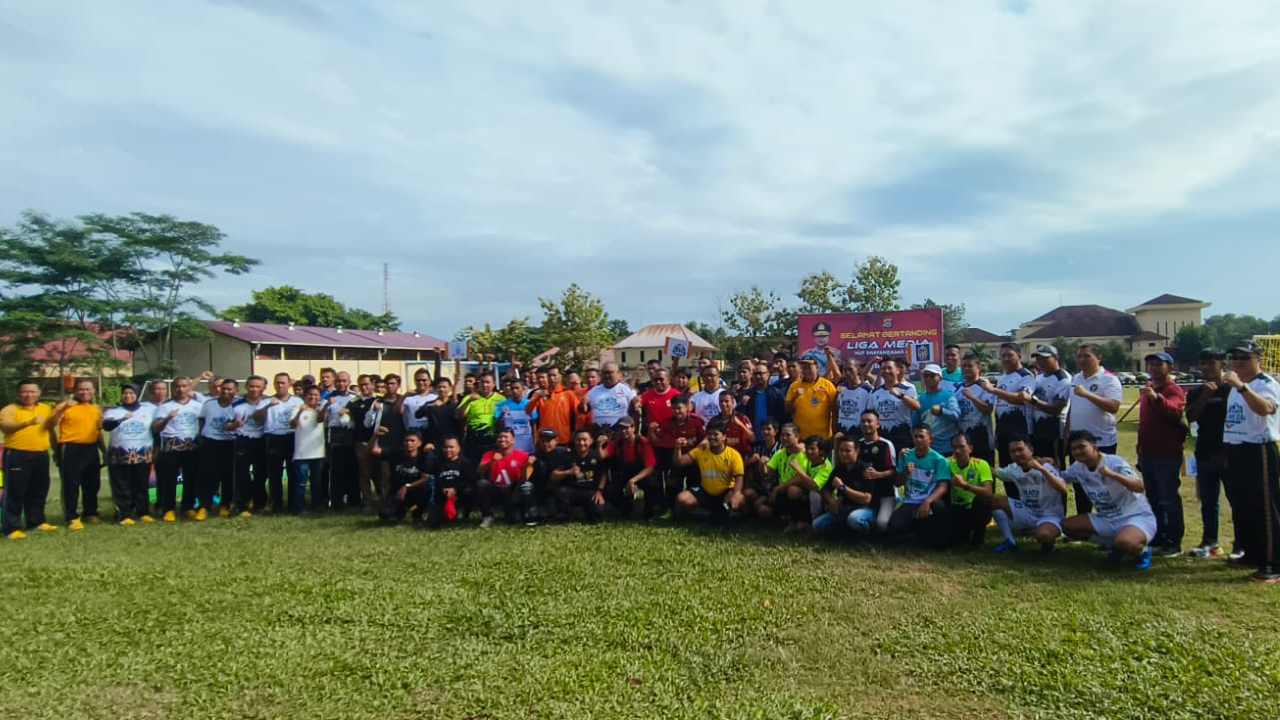 Momen HUT Bhayangkara ke-78, Wartawan se Sulawesi Tenggara Adu Ketangkasan di Lapangan Hijau