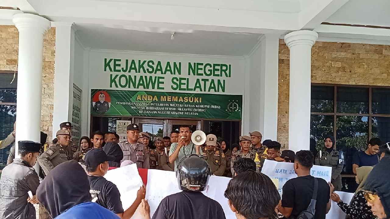 Pejuang Lingkungan dan HAM Torobulu Jemput Dua Warga di Kejari Konawe Selatan