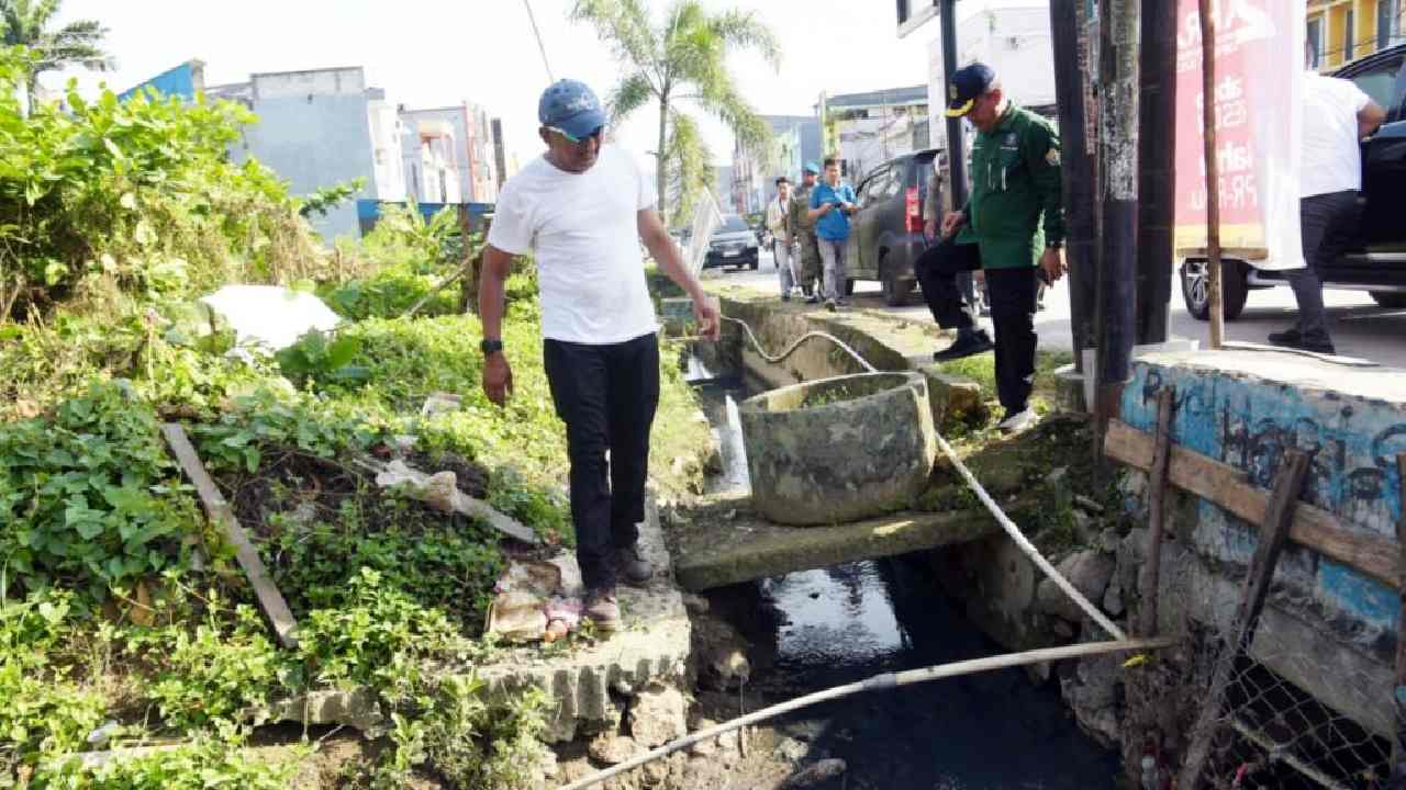 Pemkot Kendari Konsisten Menata Drainase Macet Salah Satu Penyebab Banjir