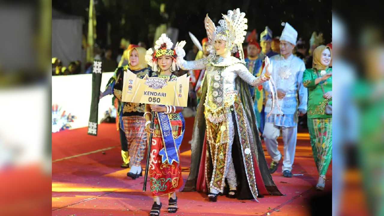 Pemkot Kendari Turut Ambil Bagian di Karnaval Budaya Rakernas ke-17 Apeksi Balikpapan