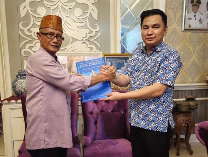 Penuhi Koalisi Partai, Lukman Abunawas Terima Surat Tugas dari DPP Demokrat