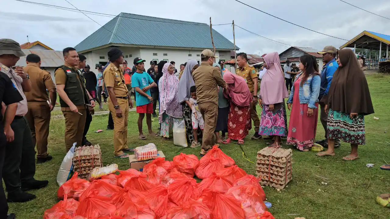 Pj Bupati Konawe Sumbang 1 Ekor Sapi Kurban untuk Masyarakat Desa Muara Sampara