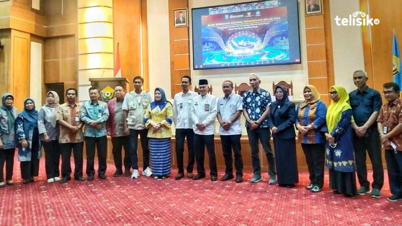 Pj Gubernur Sulawesi Tenggara Raih Penghargaan TPID Award 2024 dari Presiden Jokowi